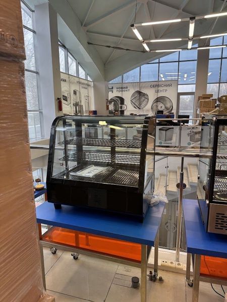 Кондитерская витрина HKN-LPD100B Hurakan (BX)034258 фото